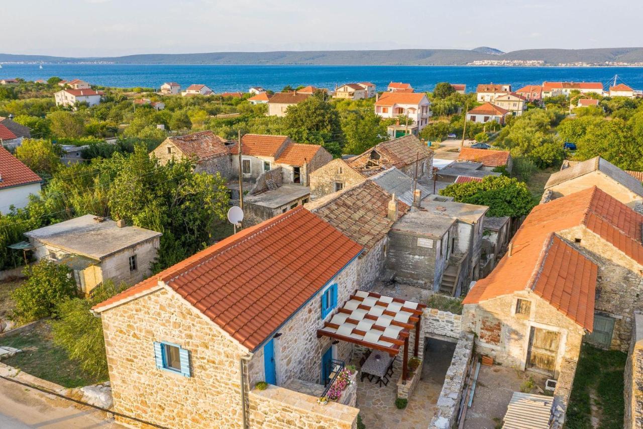 Holiday Home Lipa Nasa Neviđane Buitenkant foto